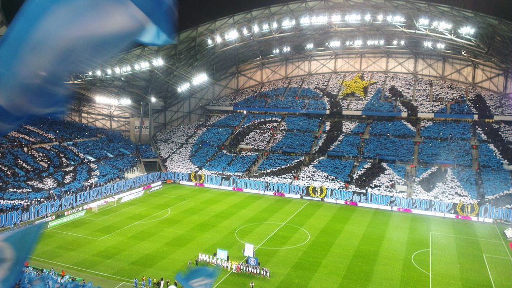 Das Stade Vélodrome ist ein Fußballstadion im 8. Arrondissement der südfranzösischen Hafenstadt Marseille.
