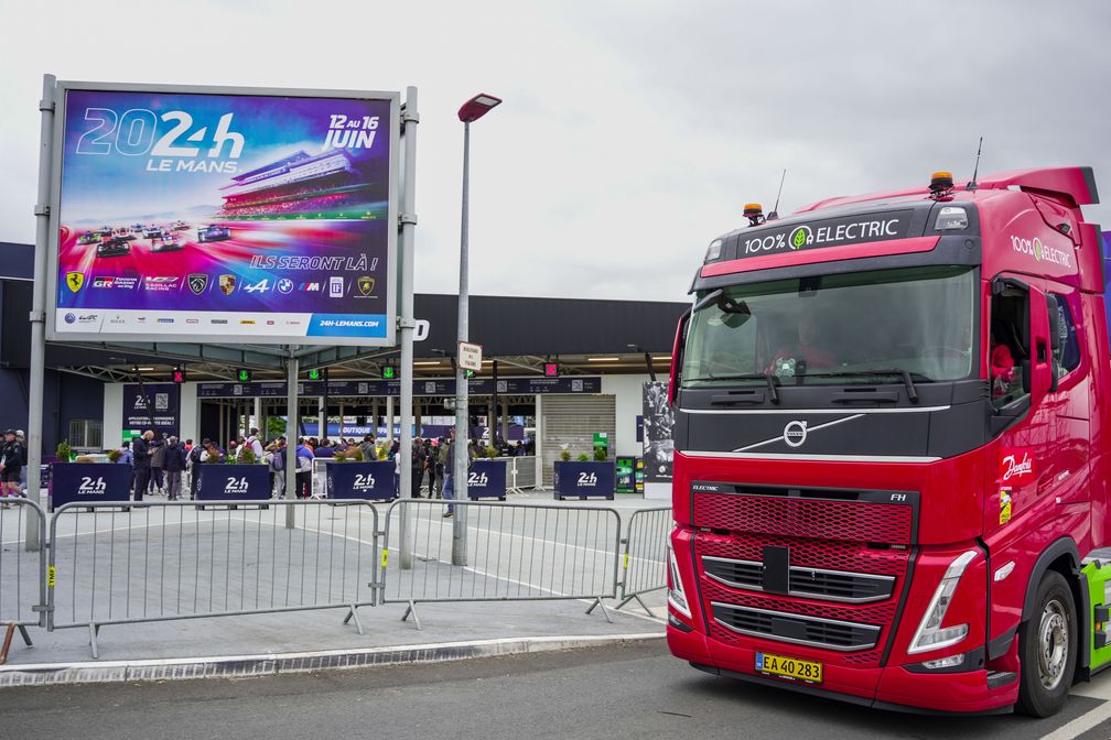 E-Truck beim 24-Stunden-Rennen in LeMans02 / Weiterer Text über ots und www.presseportal.de/nr/172799 / Die Verwendung dieses Bildes für redaktionelle Zwecke ist unter Beachtung aller mitgeteilten Nutzungsbedingungen zulässig und dann auch honorarfrei. Veröffentlichung ausschließlich mit Bildrechte-Hinweis. Bildrechte: Danfoss GmbH Fotograf: Danfoss