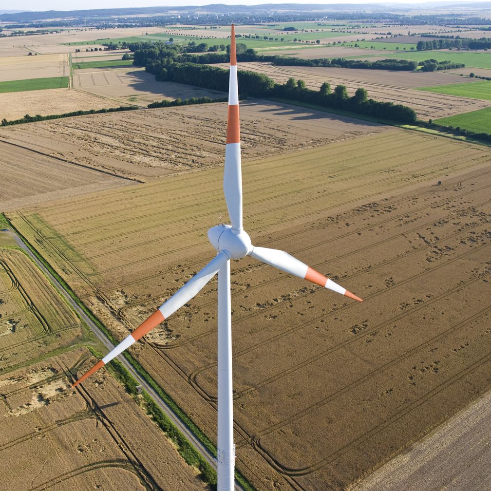 Windkraftanlage aus der Vogelperspektive