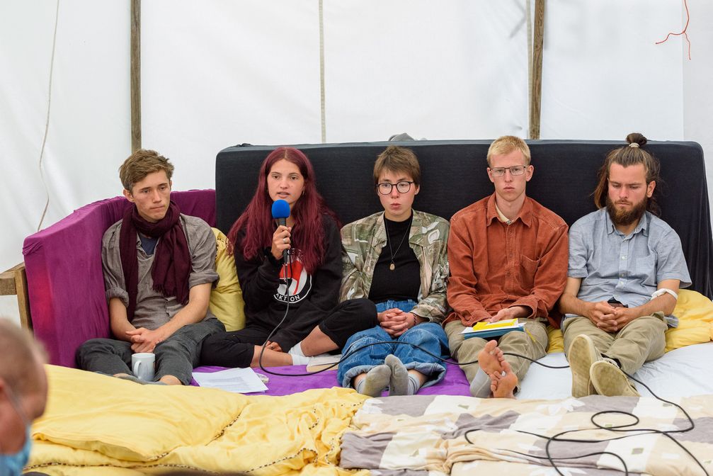 l to r:Henning Jeschke, Mephisto, Lina Eichler, Rumen Grabow and Jacob Heinze