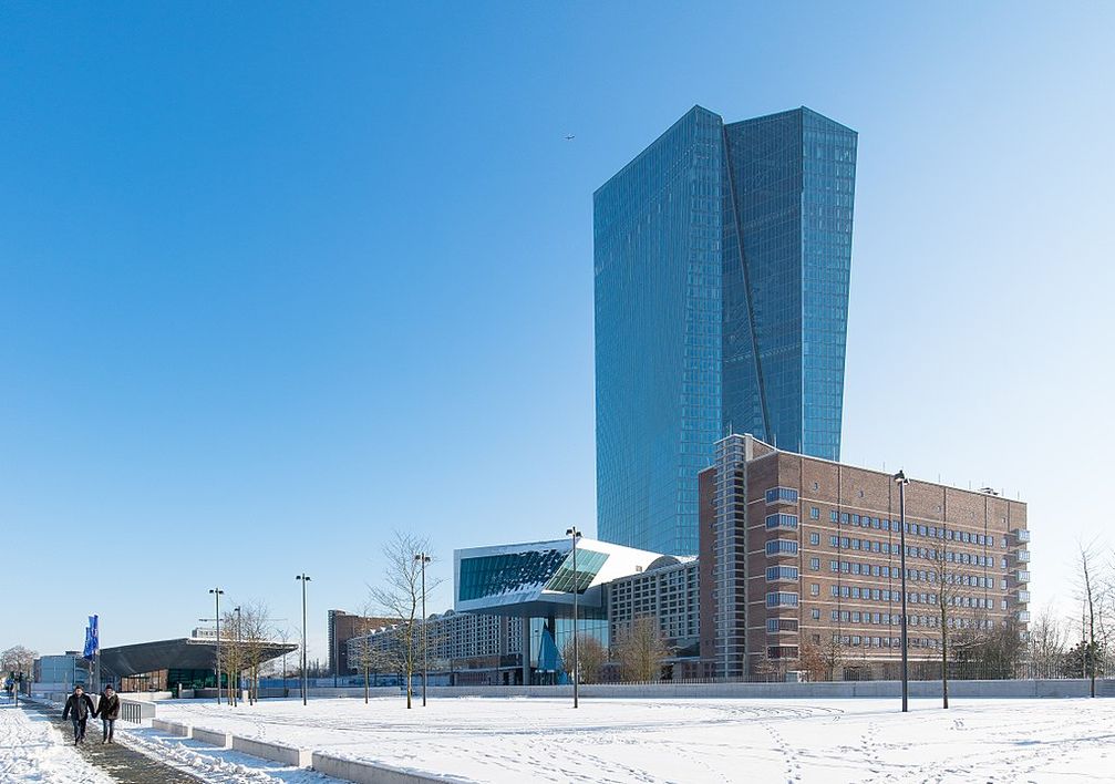 Frankfurt am Main: Gebäudekomplex der Europäischen Zentralbank (EZB), von Nordwesten gesehen
