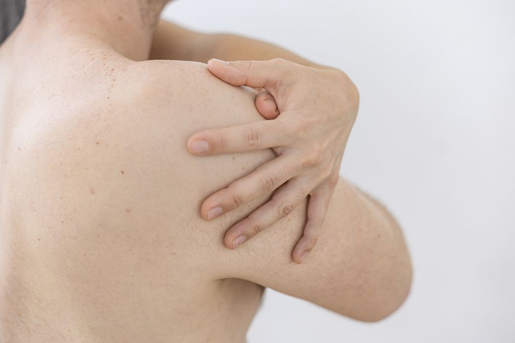 Studie-zur-osteopathischen-Behandlung-bei-chronischen-Schulterschmerzen-l-uft-an-der-Charit-