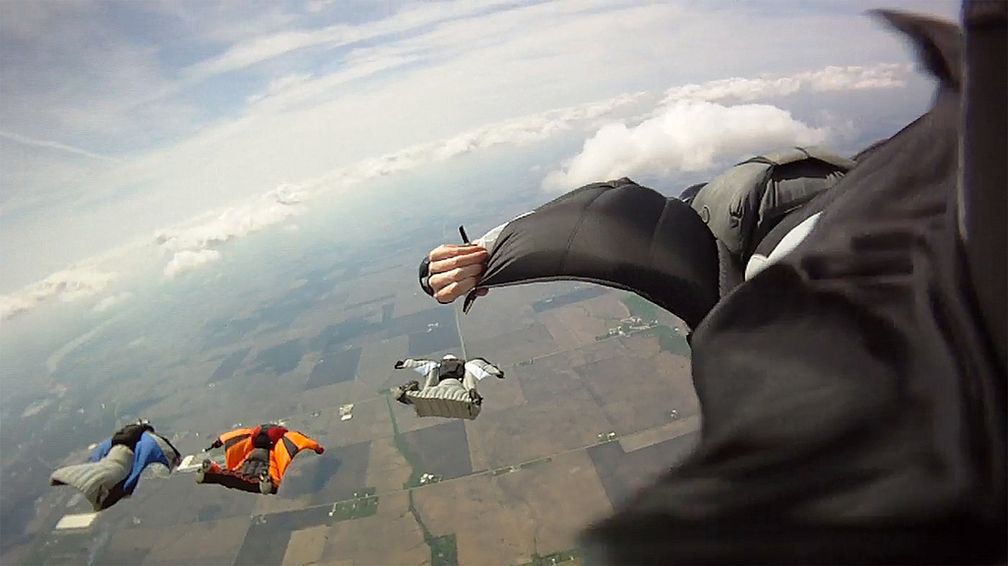 Wingsuit-Team in Aktion