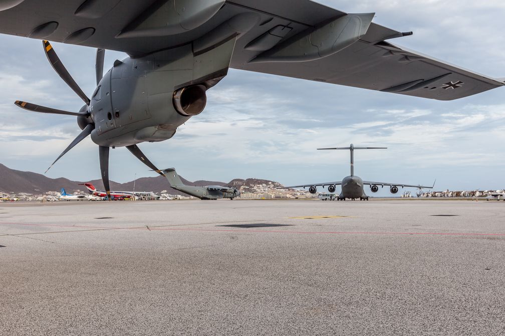 Mehrere A400M des Lufttransportgeschwaders 62 aus Wunstorf fliegen nach Sturm IRMA Hilfsgüter aus Eindhoven nach St Maarten.