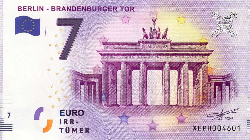 In einen fiktiven Geldschein zusammengefasst - die sieben Irrtümer des Euro. / Bild: "obs/ZDFinfo/Clara Gienger"