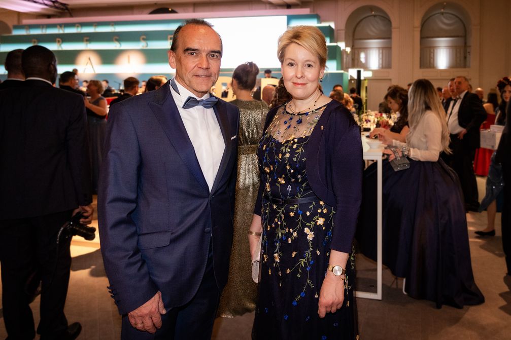 Gerhard Wilhelm, Sprecher der Geschäftsführung der Spielbank Berlin, mit der Regierenden Bürgermeisterin von Berlin, Franziska Giffey, (2022) Bild: Dirk Lässig Fotograf: ©Laessig