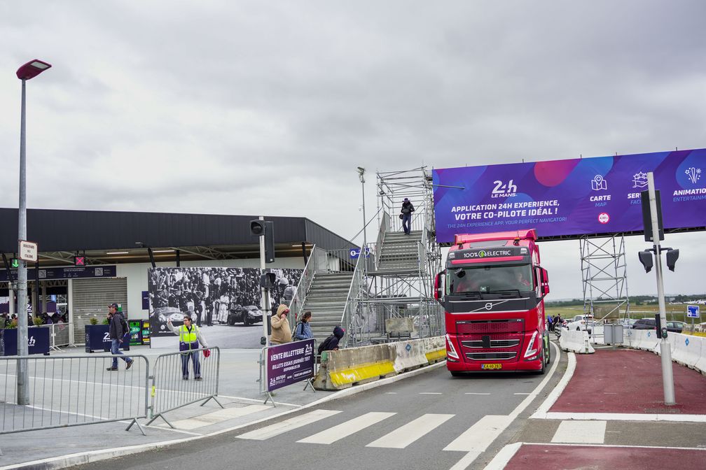 E-Truck beim 24-Stunden-Rennen in LeMans / Weiterer Text über ots und www.presseportal.de/nr/172799 / Die Verwendung dieses Bildes für redaktionelle Zwecke ist unter Beachtung aller mitgeteilten Nutzungsbedingungen zulässig und dann auch honorarfrei. Veröffentlichung ausschließlich mit Bildrechte-Hinweis. Bildrechte: Danfoss GmbH Fotograf: Danfoss