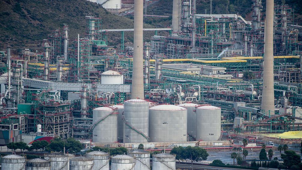 Eine Anlage zur Rückgasifizierung in Cartagena, Spanien. Hier wird Flüssiggas in seinen ursprünglichen gasförmigen Zustand zurückgeführt und dann ins Pipeline-Netz eingespeist.