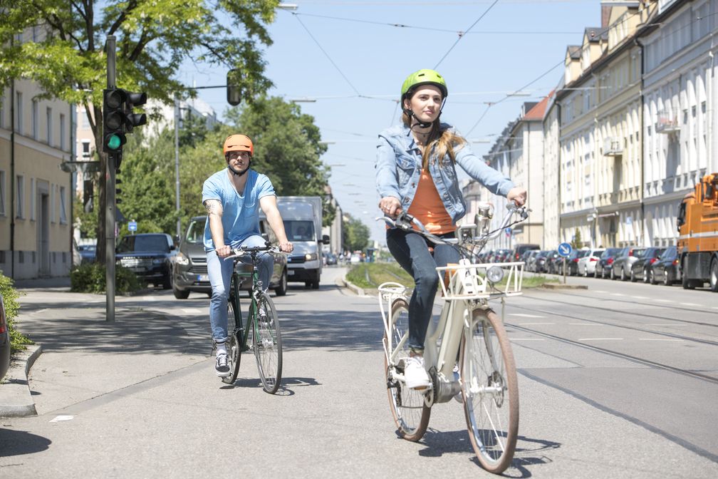 Wissenstest für Radfahrer - mäßiges Ergebnis / ADAC macht Umfrage unter 4.500 Fahrradfahrern / Nur ein Prozent konnte fast alle Fragen beantworten, Im vergangenen Jahr gab es über 90.000 Radunfälle, über 400 davon tödlich. / Weiterer Text über ots und www.presseportal.de/nr/7849 / Die Verwendung dieses Bildes ist für redaktionelle Zwecke unter Beachtung ggf. genannter Nutzungsbedingungen honorarfrei. Veröffentlichung bitte mit Bildrechte-Hinweis. Bildrechte: Martin Hangen/hangenfoto Fotograf: ADAC/Martin Hangen