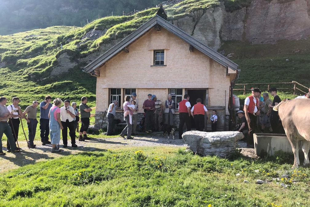 Mitte Juni fand der Alpaufzug auf die Furgglenalp statt. Bild: ZDF Fotograf: ZDF, SRF, B&B EndemolShine