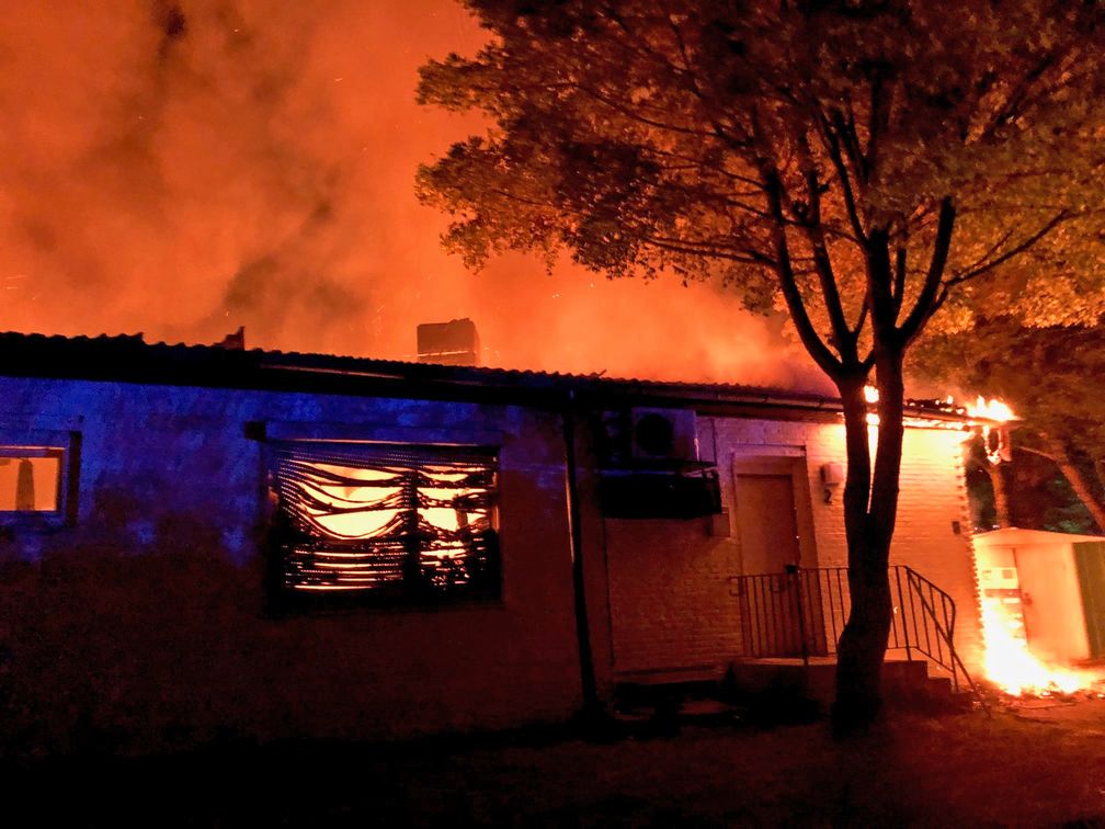 Das Vereinsheim brannte vollständig aus. Bild: Polizei