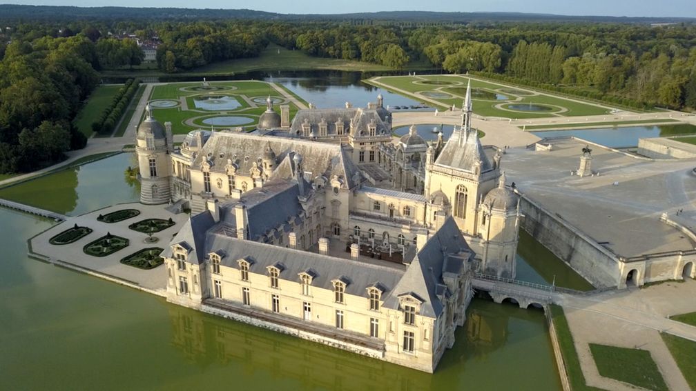 Schloss Chantilly ist umgeben von einem barocken Garten, den André Le Nôtre schuf. Bild: ZDF Fotograf: ZDF/Christophe Astruc