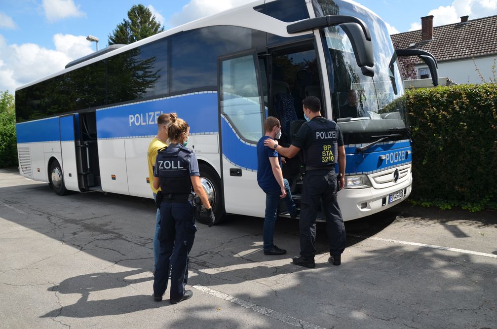 Gemeinsamer Einsatz von Zoll und Bundespolizei Bild Polizei