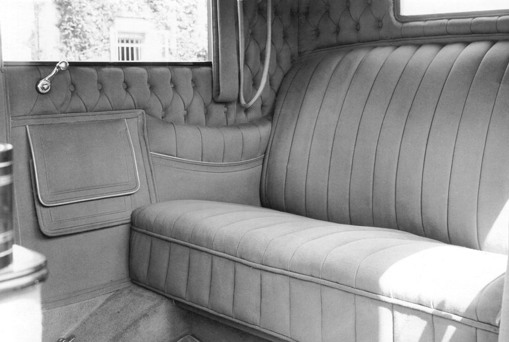 Der SKODA Hispano-Suiza verfügte über eine gläserne Trennwand zwischen der Fahrerkabine und dem Fahrgastraum im Fond.  Bild: SMB Fotograf: Skoda Auto Deutschland GmbH