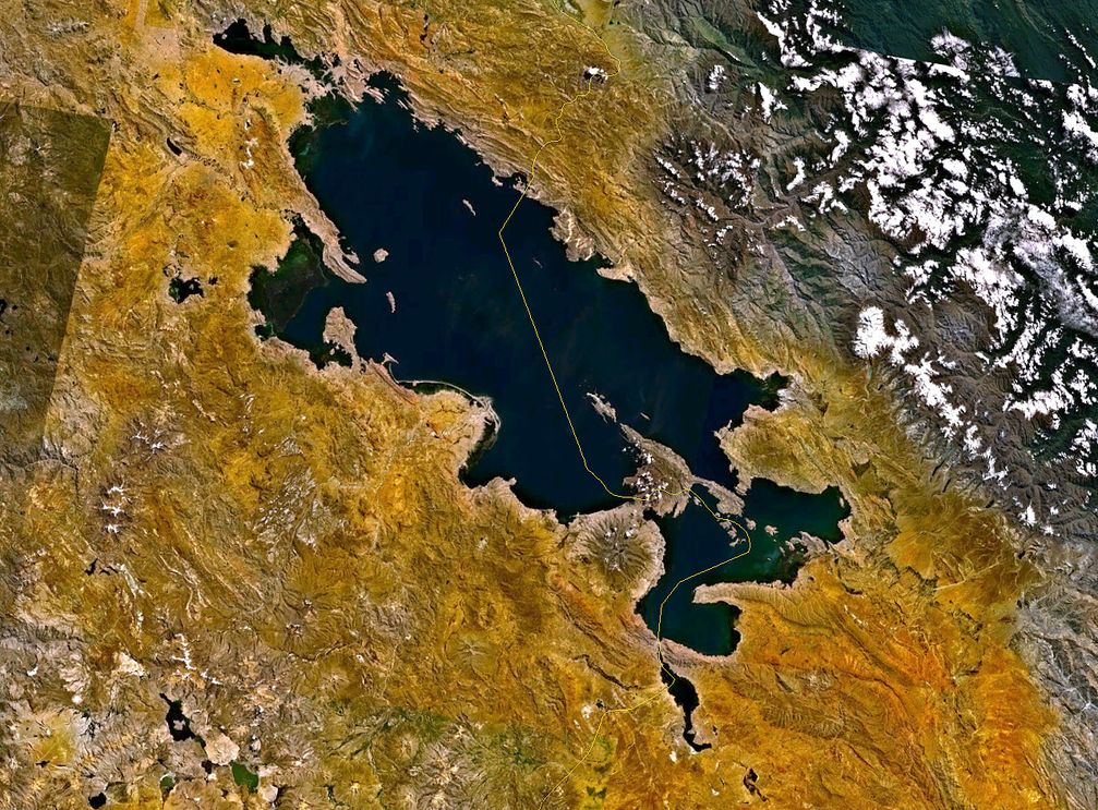 Titicacasee: Satellitenbild mit Landesgrenze