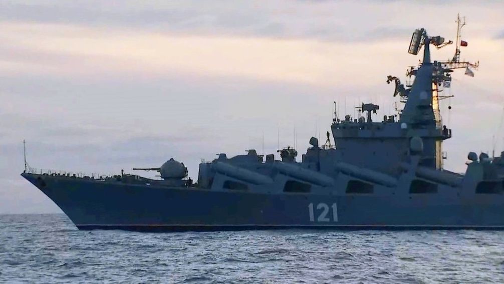 Archiv-Bild: Der Raketenkreuzer "Moskwa" der russischen Marine während Marineübungen in den Gewässern der Schwarzmeerküste der Krim.