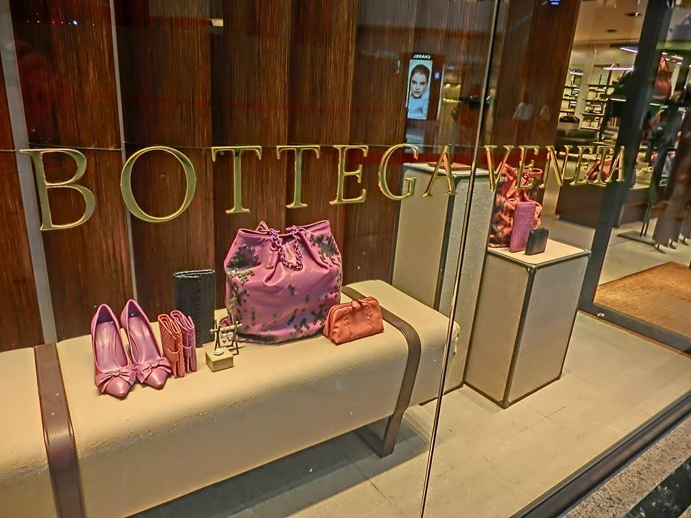 Bottega Veneta: Schaufenster der Times Square Geschäfts