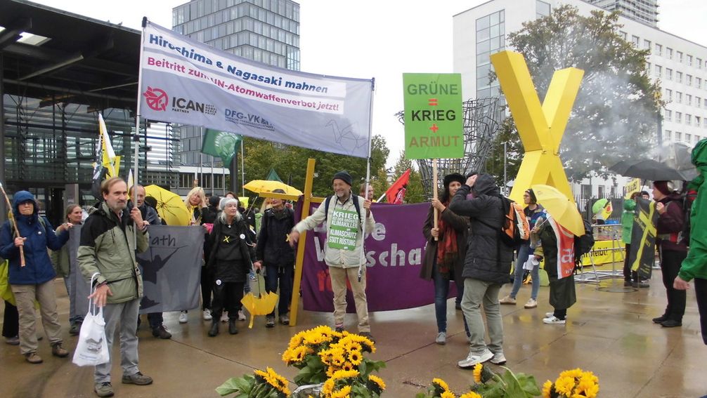 Proteste bei der Eröffnung der 48. Bundesdelegiertenkonferenz von Bündnis 90/Die Grünen in Bonn am 14. Oktober 2022