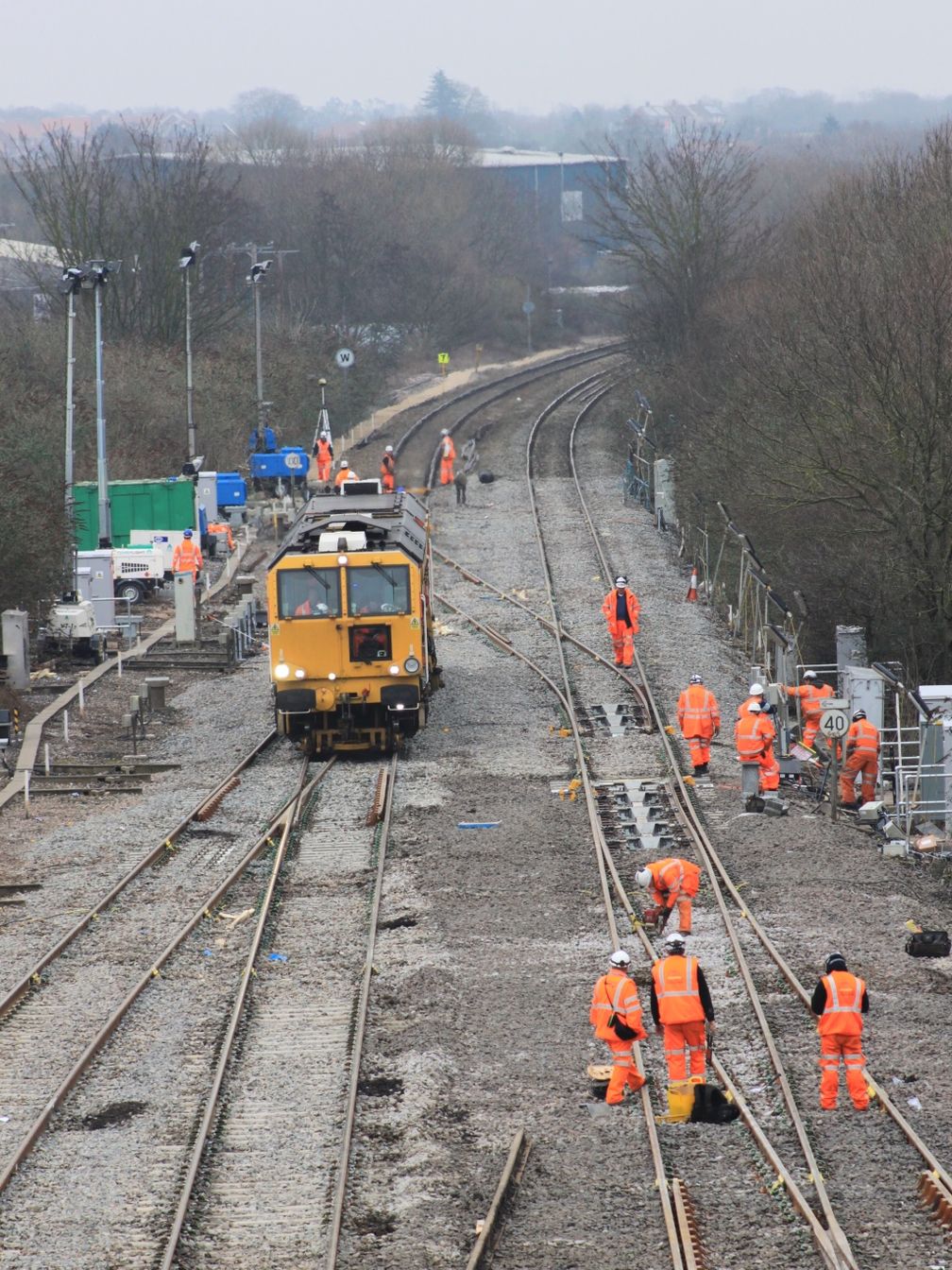 Verlegen von neuen Schienen, Eisenbahnbau (Symbolbild)