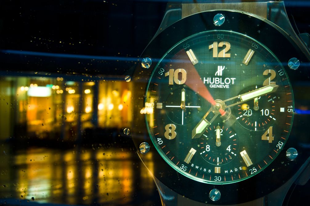 Übergrosse Hublot-Uhr in der Warschauer Hublot-Boutique (Symbolbild)
