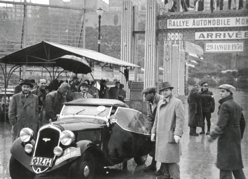 Im Januar 1936 belegte das Fahrerteam Hausman und Pohl (v.l.) mit dem Roadster SKODA POPULAR SPORT den zweiten Platz bei der Rallye Monte Carlo in der Klasse bis 1.500 ccm. Bild: SMB Fotograf: Skoda Auto Deutschland GmbH
