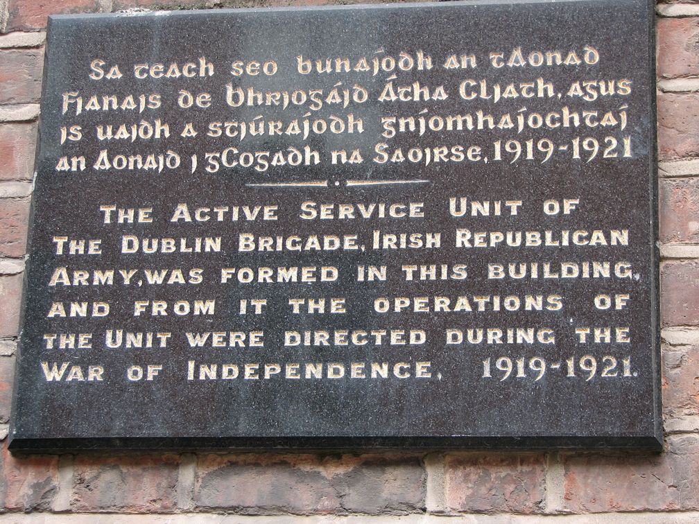 Wandtafel, die an die Gründung der Dubliner IRA-Kampfeinheit 1919 erinnert (Great Denmark Street).