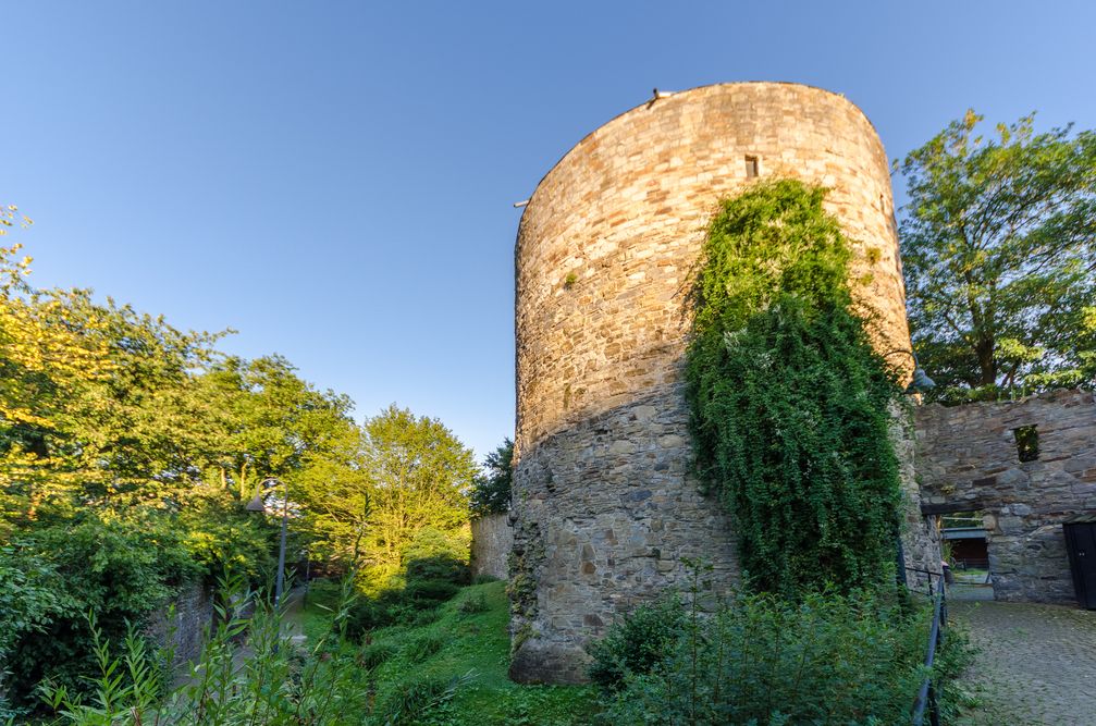 Stadtmauer und Stadtgraben mit dem „Dicken Turm“