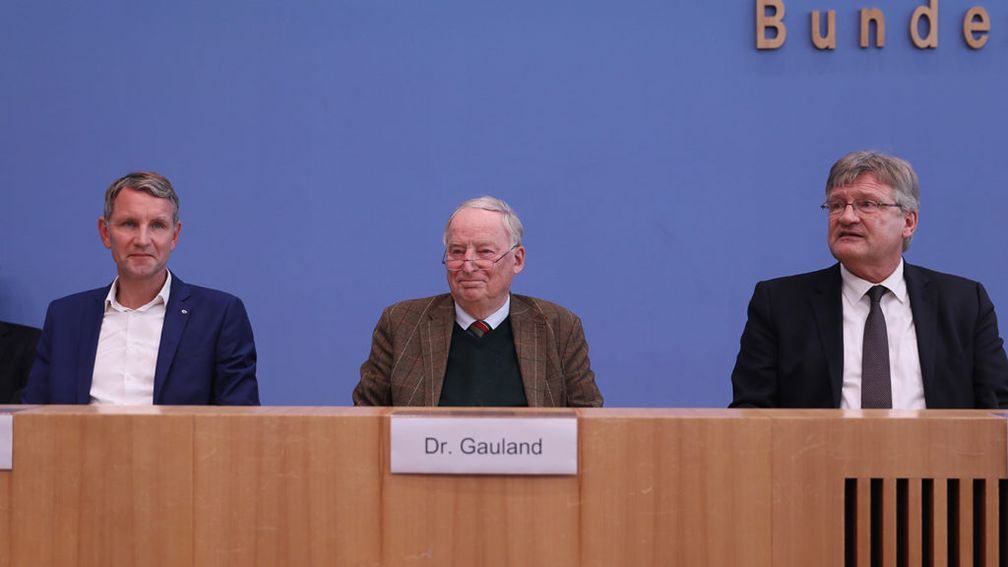 Björn Höcke (li), Dr. Alexander Gauland (mi) und Prof. Dr. Jörg Meuthen (re) auf der Bundespressekonferenz zur Landtagswahl Thüringen am 28. Oktober 2019