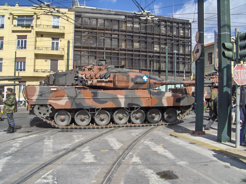 "Exportschlager" Leopard 2: der Panzer wurde u.a. an Chile, Israel, Katar und die Türkei geliefert. Hier ein LEO2-A6 HEL der Griechischen Armee in Athen.