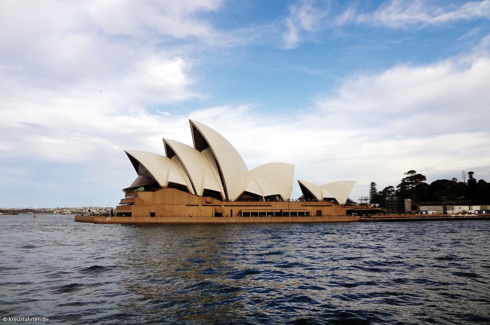 Die größte Muschel der Welt: Sydneys spektakuläre Hafeneinfahrt mit dem weltberühmten Opernhaus. Bild: "obs/Nees Reisen AG/kreuzfahrten.de"