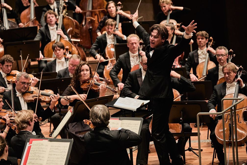 Concertgebouworkest Amsterdam und Dirigent Klaus Mäkelä Bild: Berliner Festspiele Fotograf: Fabian Schellhorn