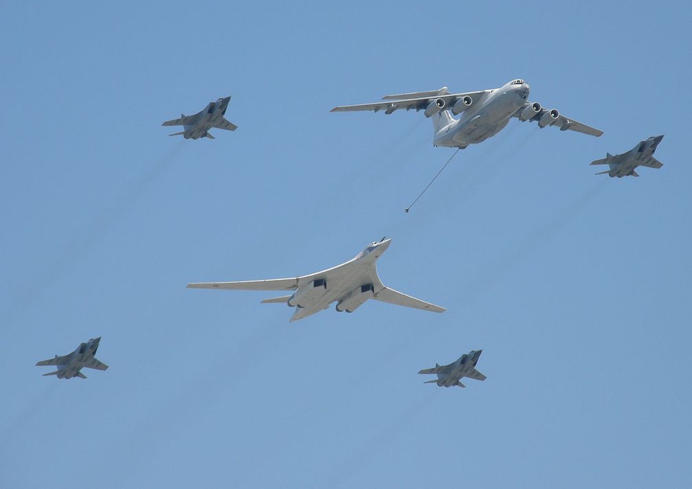 Tupolev Tu-160 und MiG-31K Abfangjäger (Symbolbild)