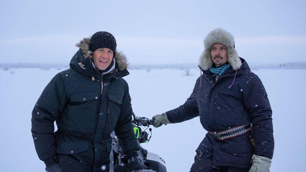 Markus Lanz trifft Niila, einen samischen Rentierzüchter, in Kiruna. Bild: ZDF Fotograf: ZDF/Silke Gondolf