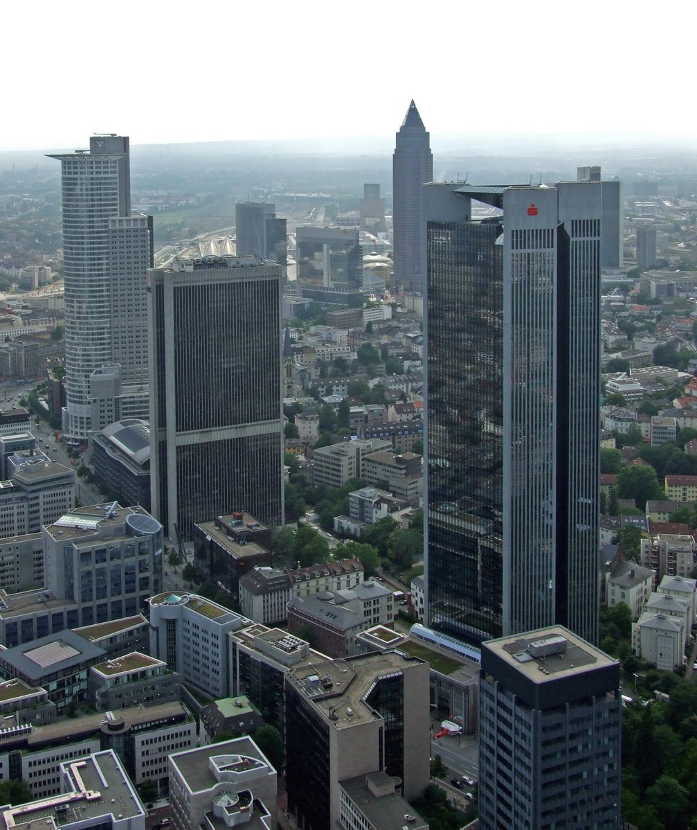 Blick vom Main Tower mit Taunusanlage 11 (rechts unten)