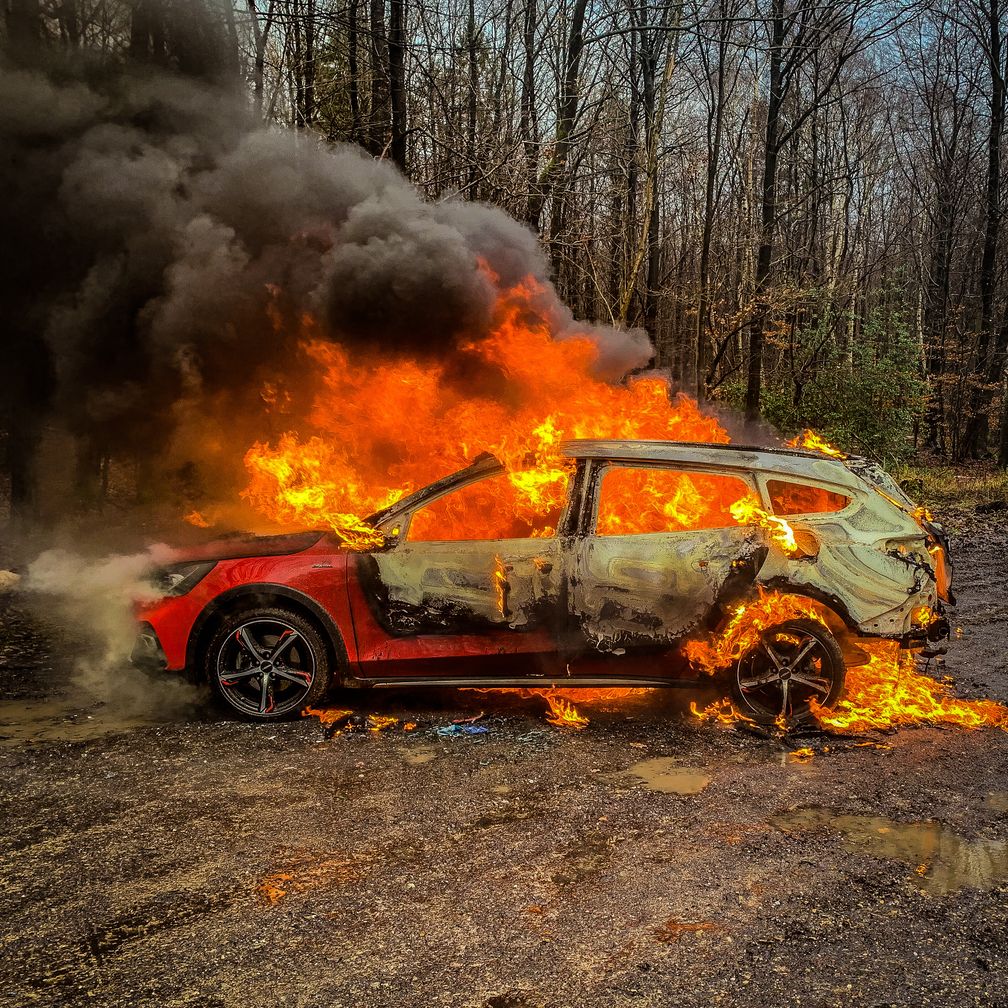 Wohnungs- und PKW-Brand Bild: Feuerwehr