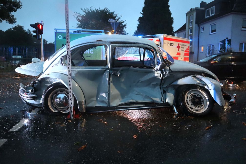 Oldtimer zerstört Bild: Polizei