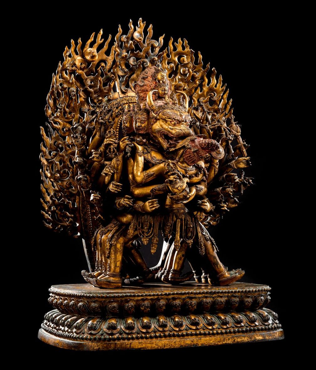 Leading highlight, lot 8, a highly important monumental Imperial gilt-bronze figure of Vajrabhairava.  Bild: Nagel Auktionen Stuttgart Fotograf: Andreas Wagner