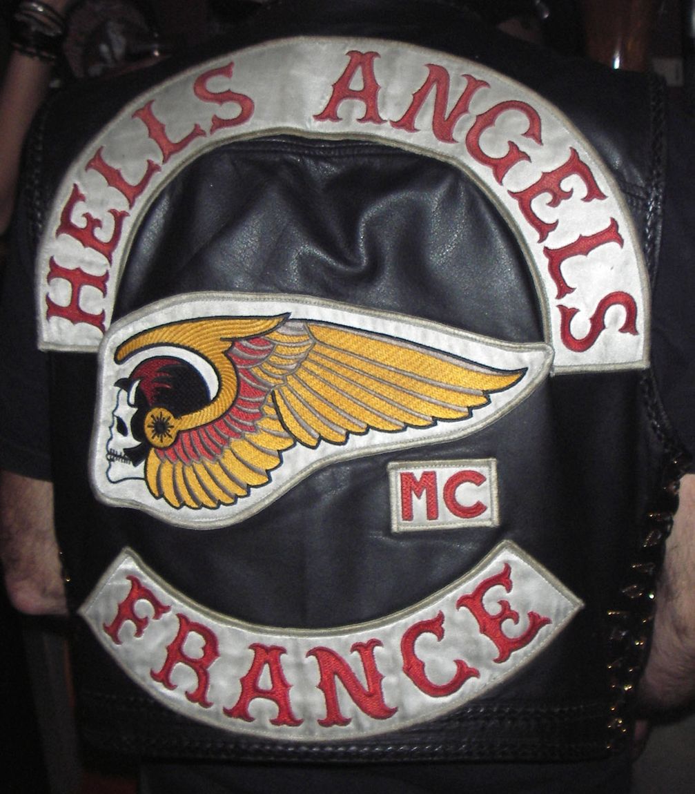 Backpatches auf der Kutte eines Mitglieds der Hells Angels France.