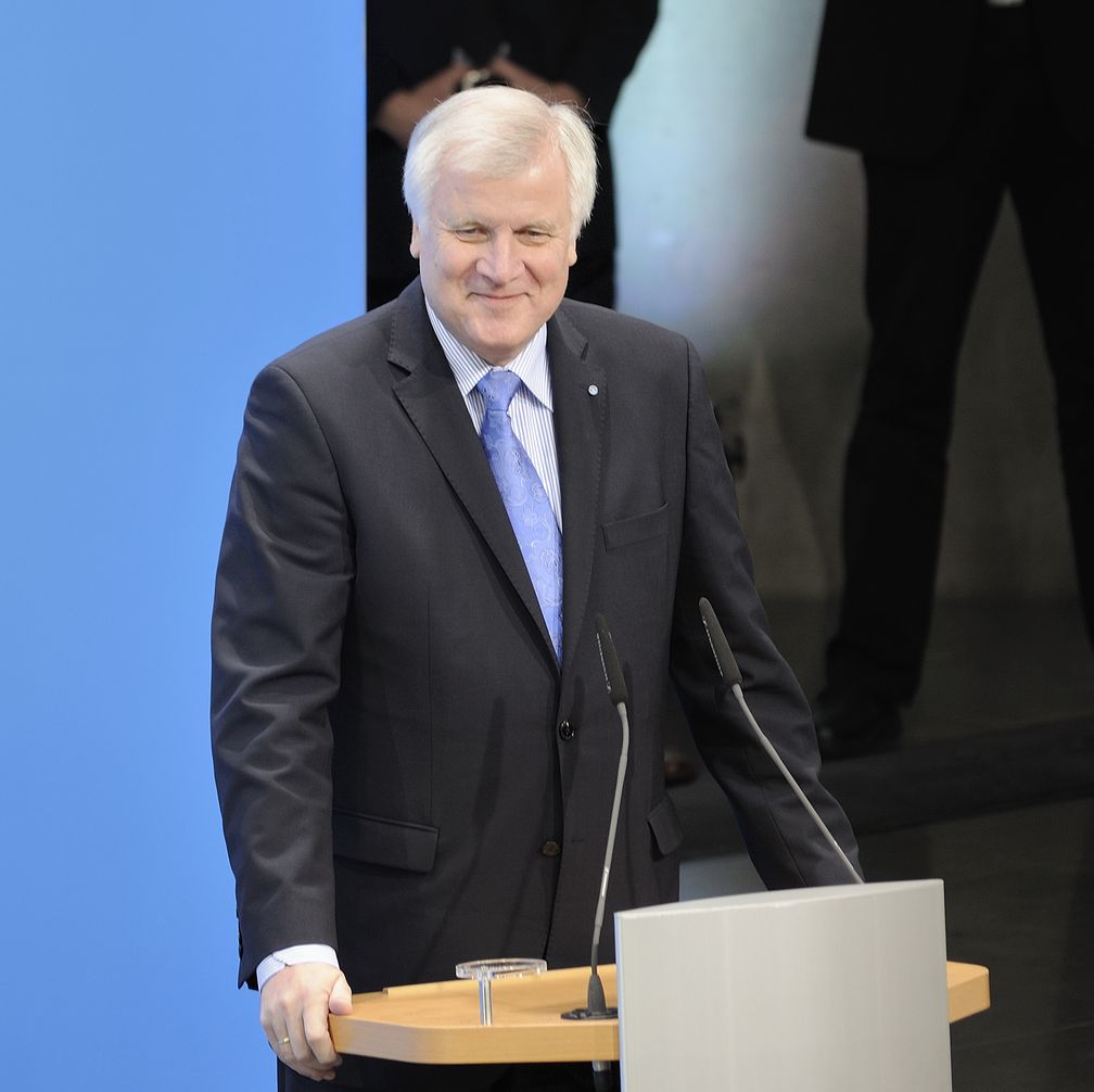 Horst Seehofer bei der Unterzeichnung des Koalitionsvertrages der 18. Wahlperiode des Bundestages (2013).