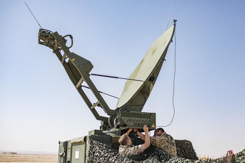 Die SatCom-Anlage sorgt für eine stabile Datenverbindung in die Heimat. Bild: Bundeswehr/Francis Hildemann Fotograf: Francis Hildemann