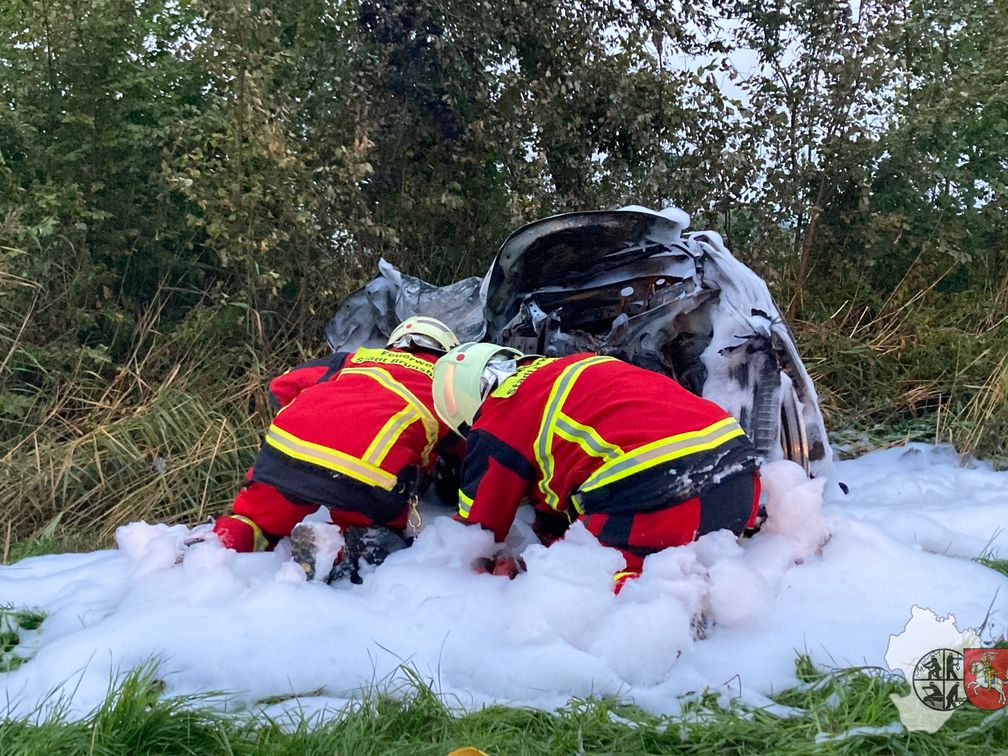 In dem Fahrzeugwrack verbrannten 3 Menschen.