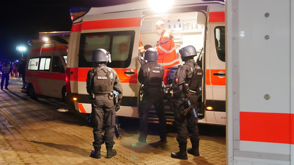 Polizei und Rettungsdienst im Einsatz (Bild: Feuerwehr Celle)