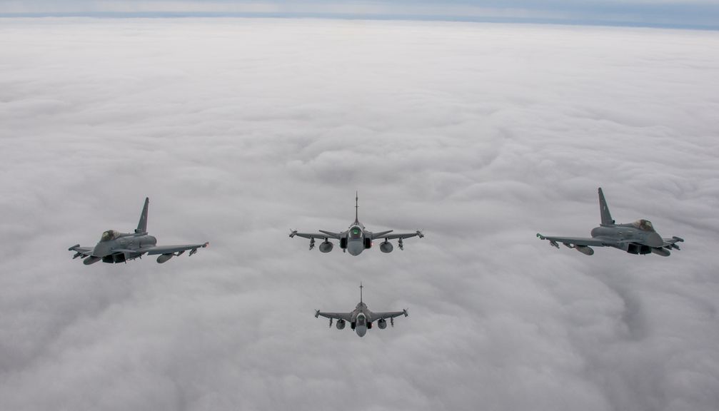 Deutsche Eurofighter und ungarische SAAB JAS 39 Gripen schützten gemeinsam den NATO-Luftraum