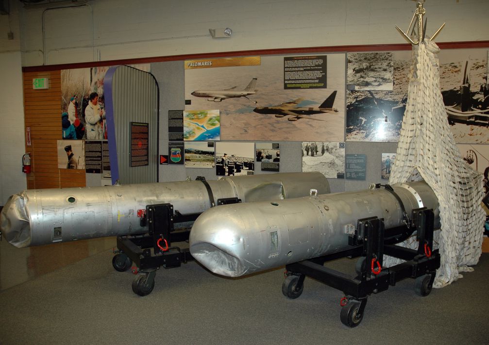 2 MK-28 Atombomben die 1966 versehentlich aus einem B-52 Bomber fielen - Zum Glück ist nichts passiert (Symbolbild)