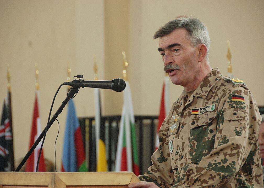 Hans-Lothar Domröse (hier bei seiner Verabschiedung als ISAF-Stabschef im ISAF-Headquarter in Kabul, Jan. 2009)