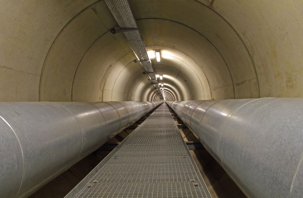 Fernwärmeleitung in einem Tunnel unter dem Rhein in Köln