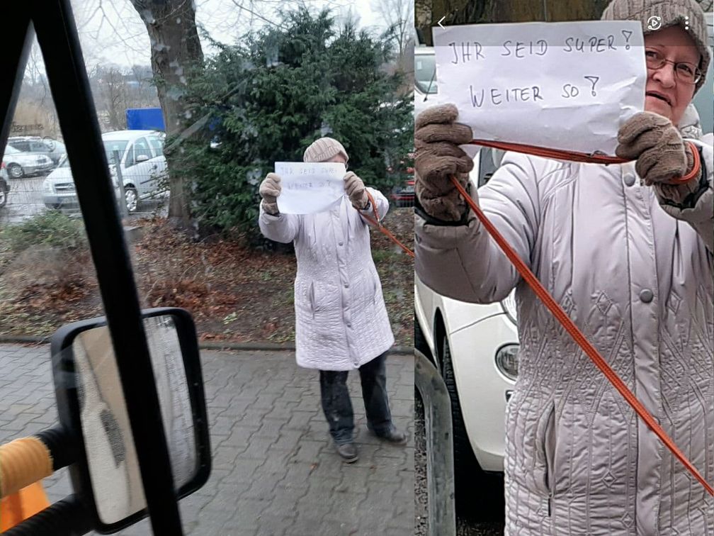 Passanten erfreuen sich der Demonstranten: "Ihr seid Super! Weiter so!", Autokorso Pforzheim 31.01.2021