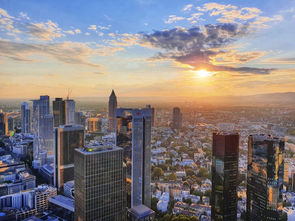 Blick vom Main Tower auf die Wolkenkratzer (Juli 2021)