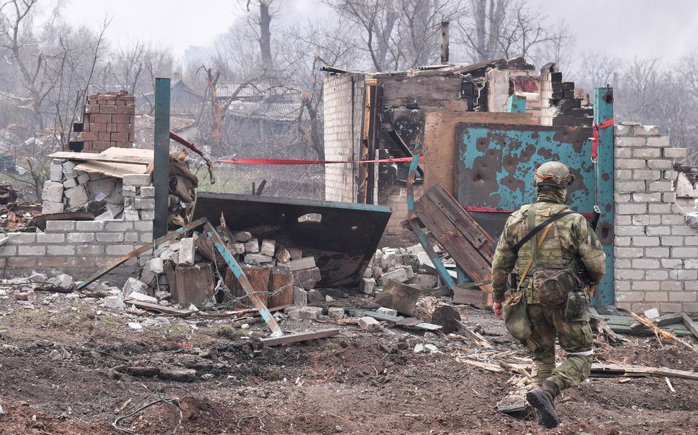 Auf dem Bild: Ein russischer Soldat im Dorf Popasnaja, LVR. Bild: Wiktor Antonjuk / Sputnik