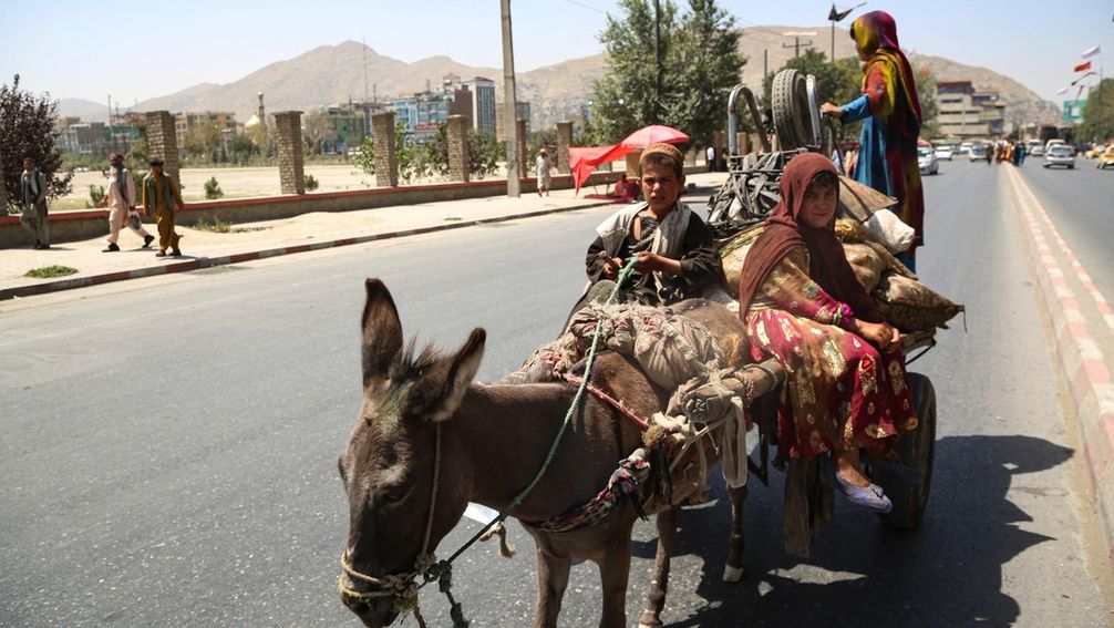 Afghanen am 16. August nach der Machtübernahme durch die Taliban auf den Straßen Kabuls Bild: SPUTNIK